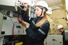 На энергоблоке №2 Кольской АЭС в рамках планово-предупредительного ремонта модернизировали щиты оперативного постоянного тока